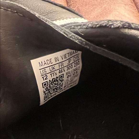 Adidas Samba Black and White Classic Sneakers - Picture 6 of 6